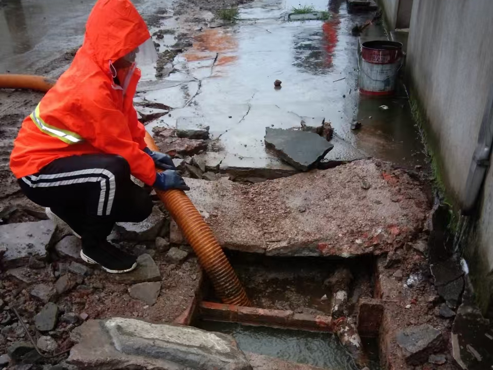 王五镇专业清理污水池 炜誉市政以规范流程守护城市 “肠道”