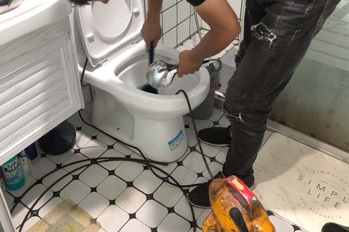 王五镇马桶堵塞自己疏通还是找师傅?专业上门服务让你省时更省心